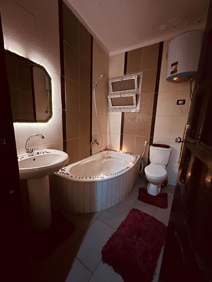 Momen Pyramids Inn Kafrat al Jabal Luaran gambar