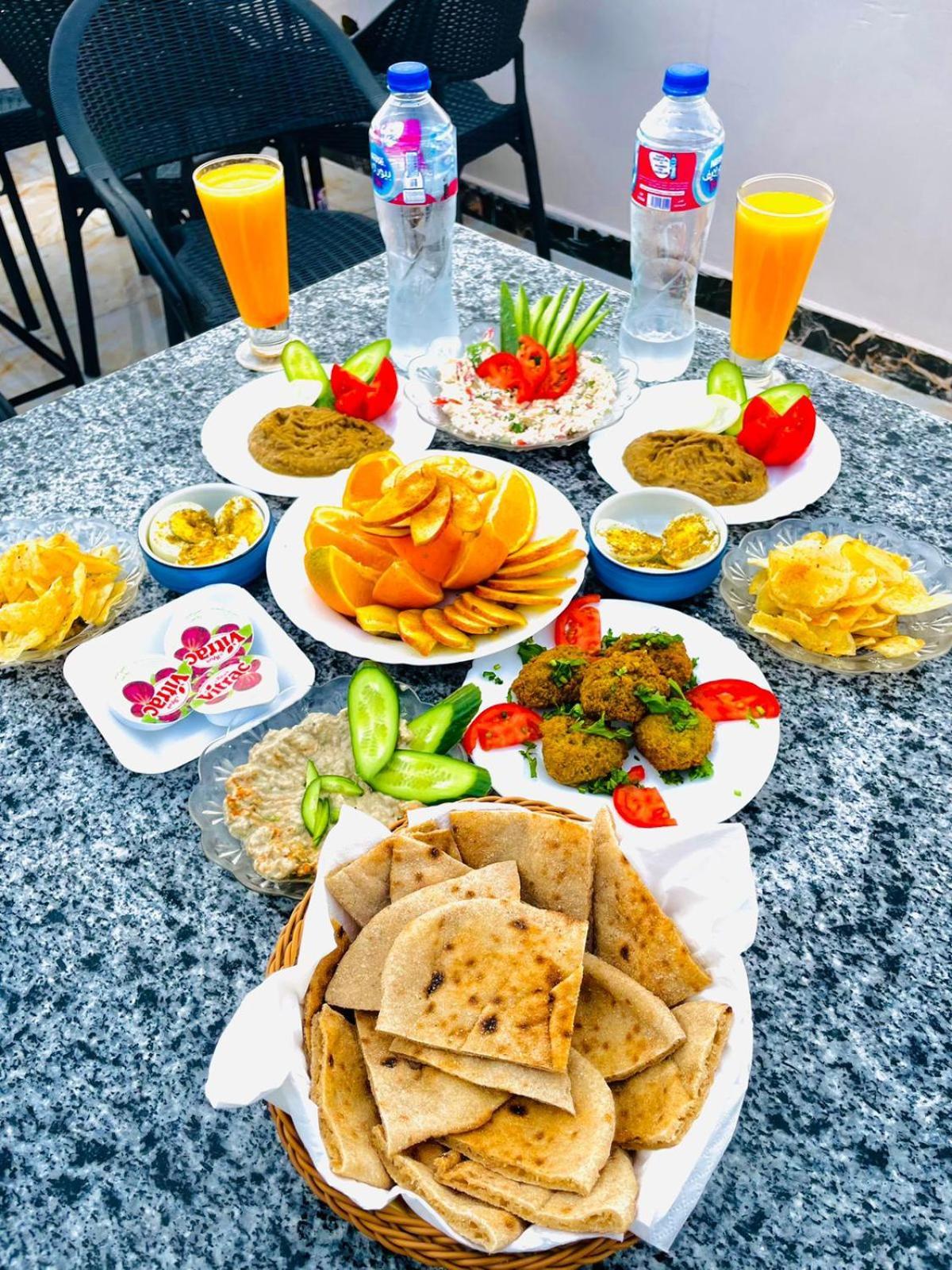 Momen Pyramids Inn Kafrat al Jabal Luaran gambar